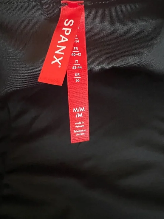 Spanx Faux Patent Leather Leggings Size M - Picture 7 of 13